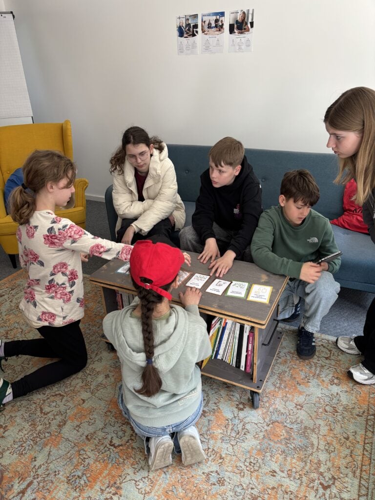 Students working together on a playful task during Sport-Thieme’s Future Day.