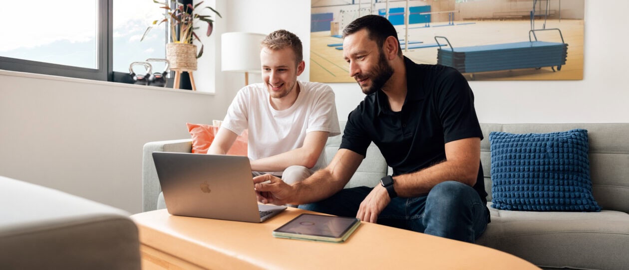 Sport-Thieme employees review the online store together and analyze data